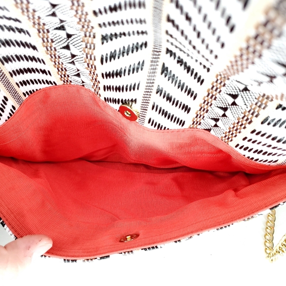 Sondra Roberts Squared Raffia Boho Crossbody Purse - Picture 3 of 7